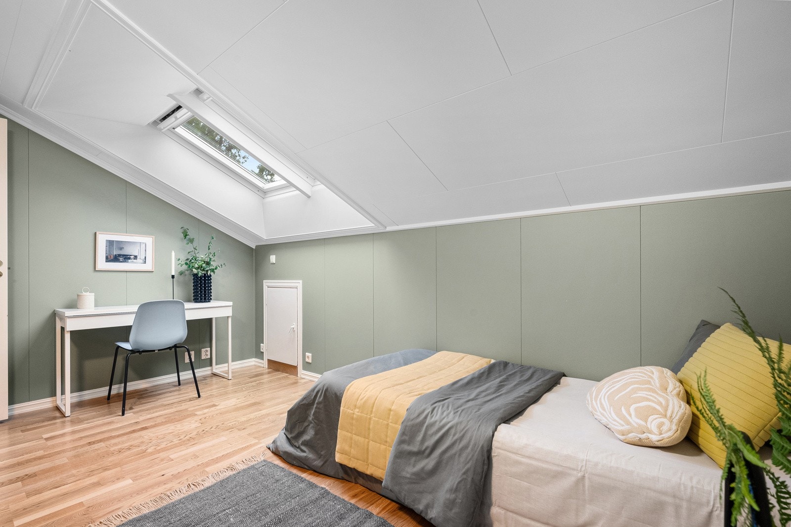 God plass til både klesskap, kontorpult, seng o.l. Galleribilde