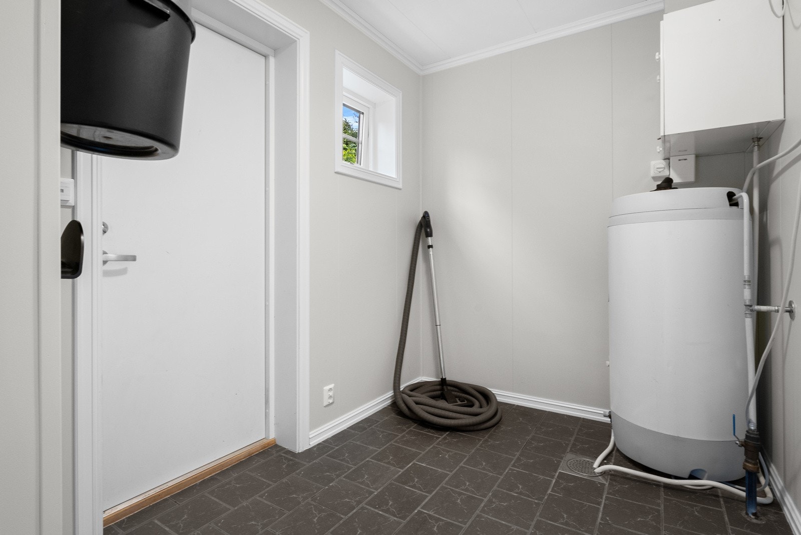 Teknisk rom / Bod med egen dør ut Galleribilde