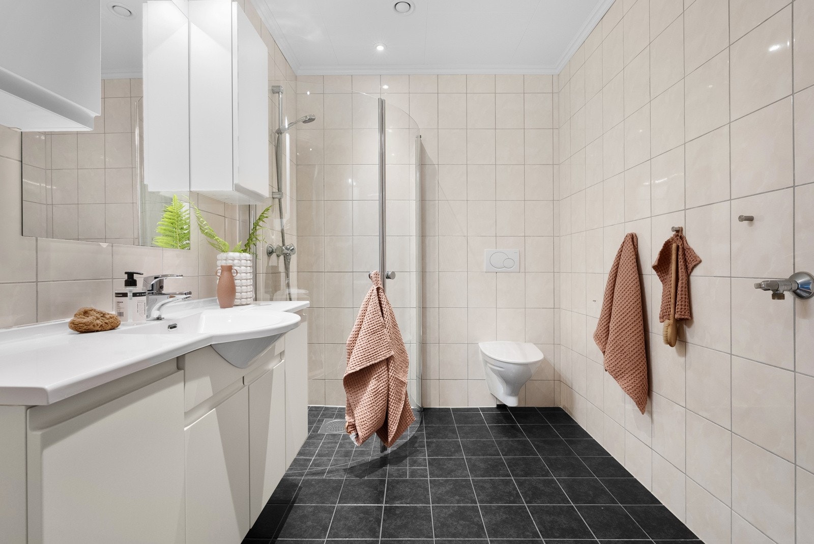 Fult innredet bad Galleribilde