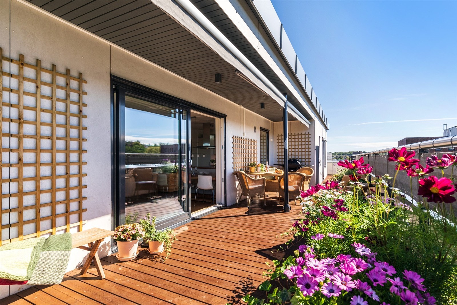 Nydelig plass til å ta morgenkaffen, eller invitere til sosiale sammenkomster Galleribilde