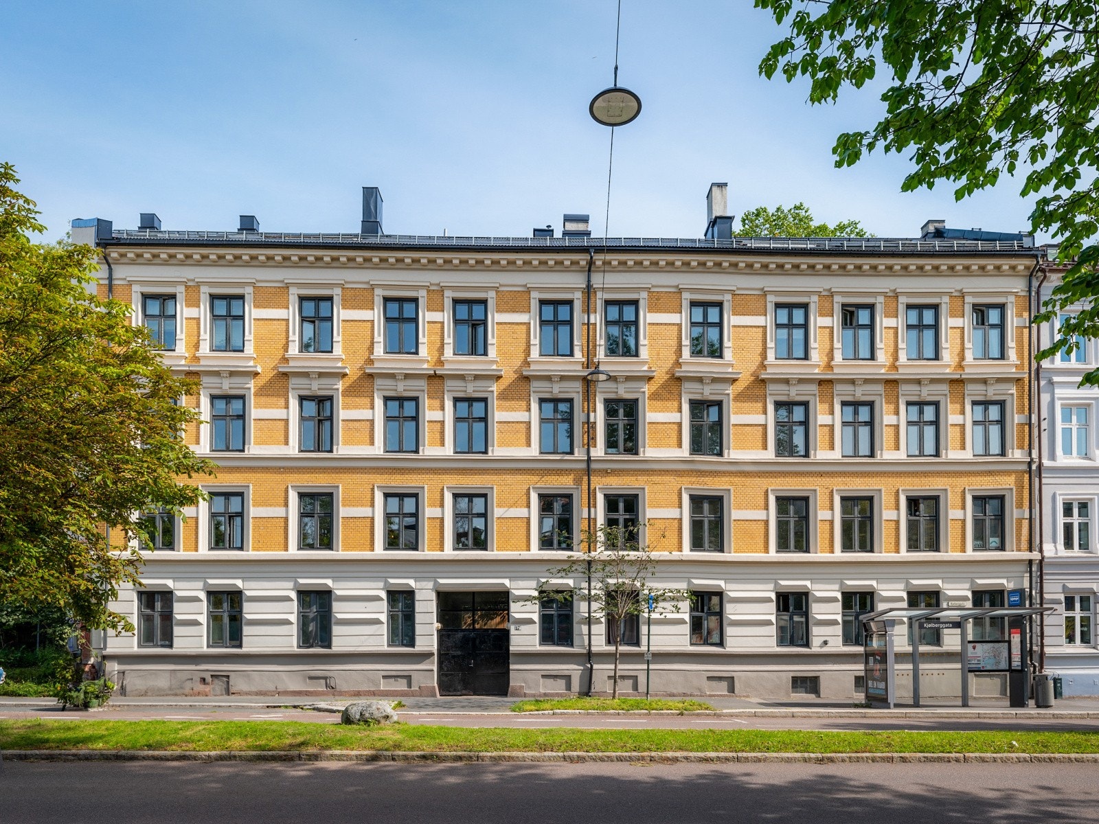 Her bor du i en sentral og attraktiv del av byen, kun få minutters gange fra sentrum, men likevel tilbaketrukket fra byens travle gater. Galleribilde