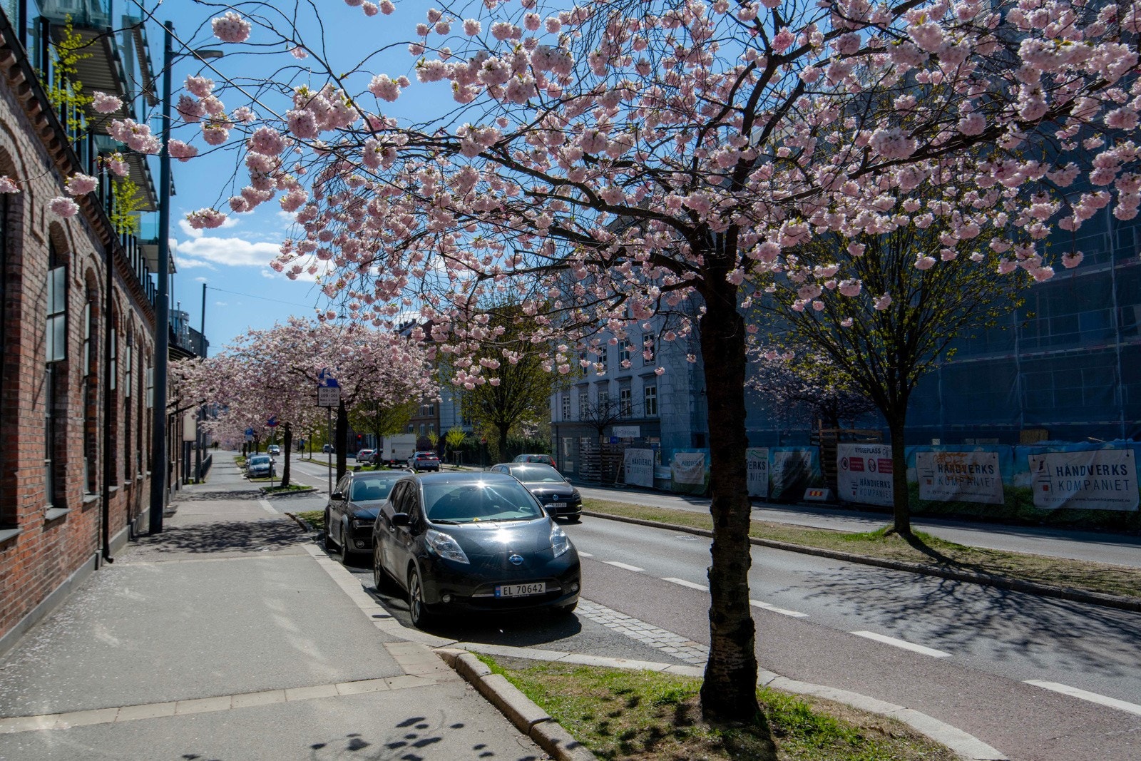 Gateparkering etter gjeldende bestemmelser. Galleribilde