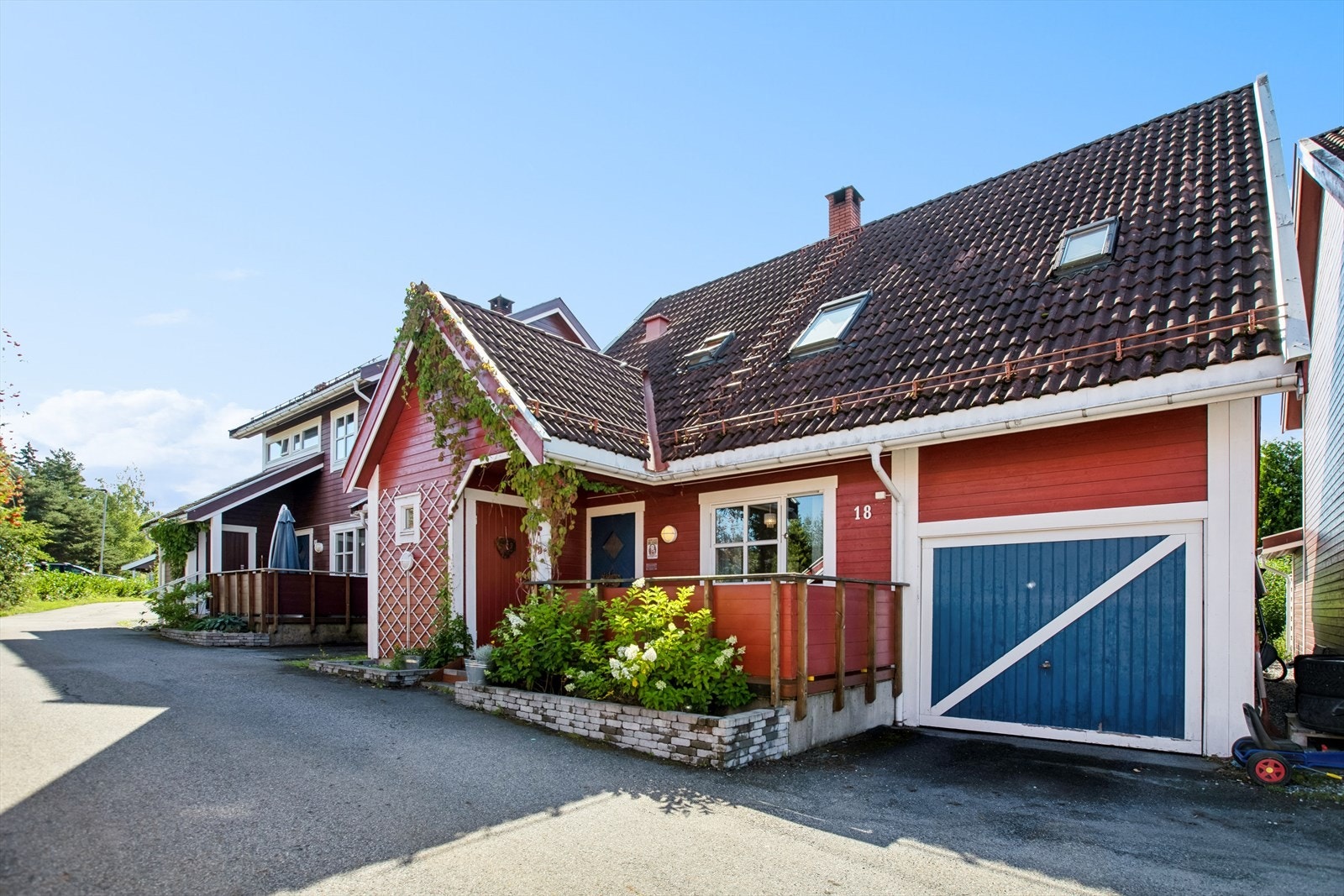 Det medfølger egen garasje. Galleribilde