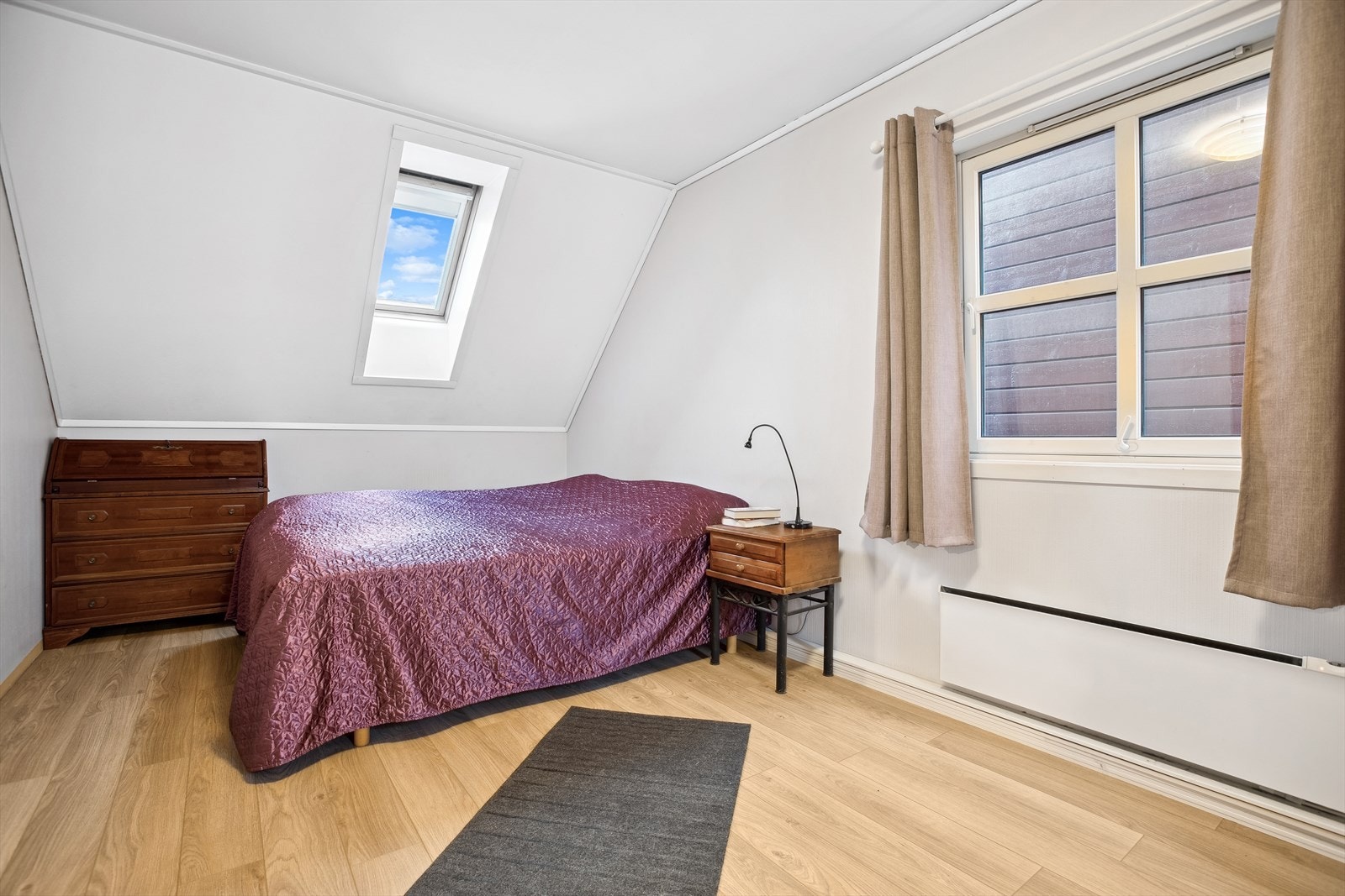 Ellers finnes det et disponibelt rom, som per idag er innredet som soverom. Galleribilde