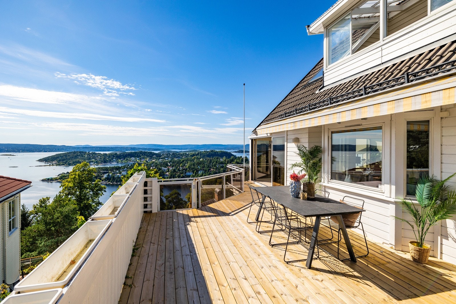 Terrassen er målt til hele 54m² Galleribilde