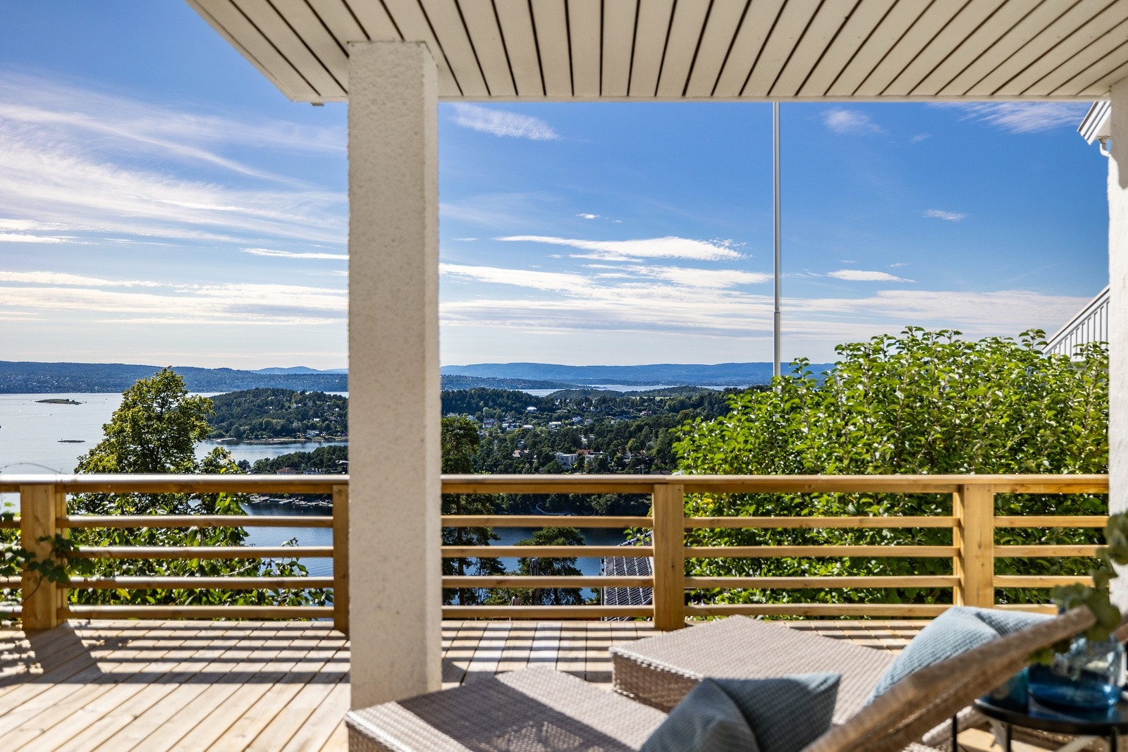 Utgang til terrasse målt til hele 35 m² Galleribilde