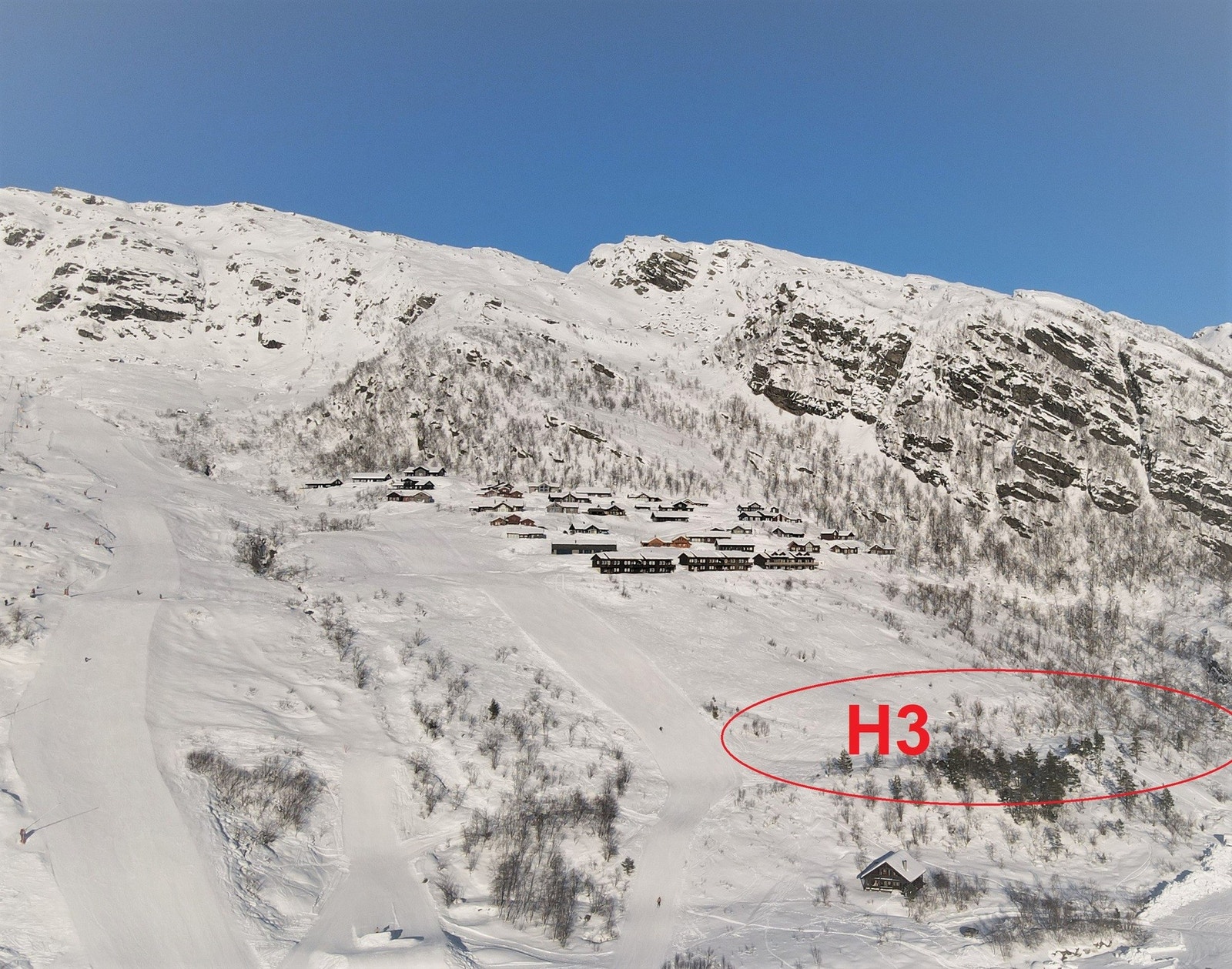 Tomt 2 ligger i felt H3.
Bildet er tatt før utbygging startet og flere hytter er nå bygd eller er under bygging Galleribilde