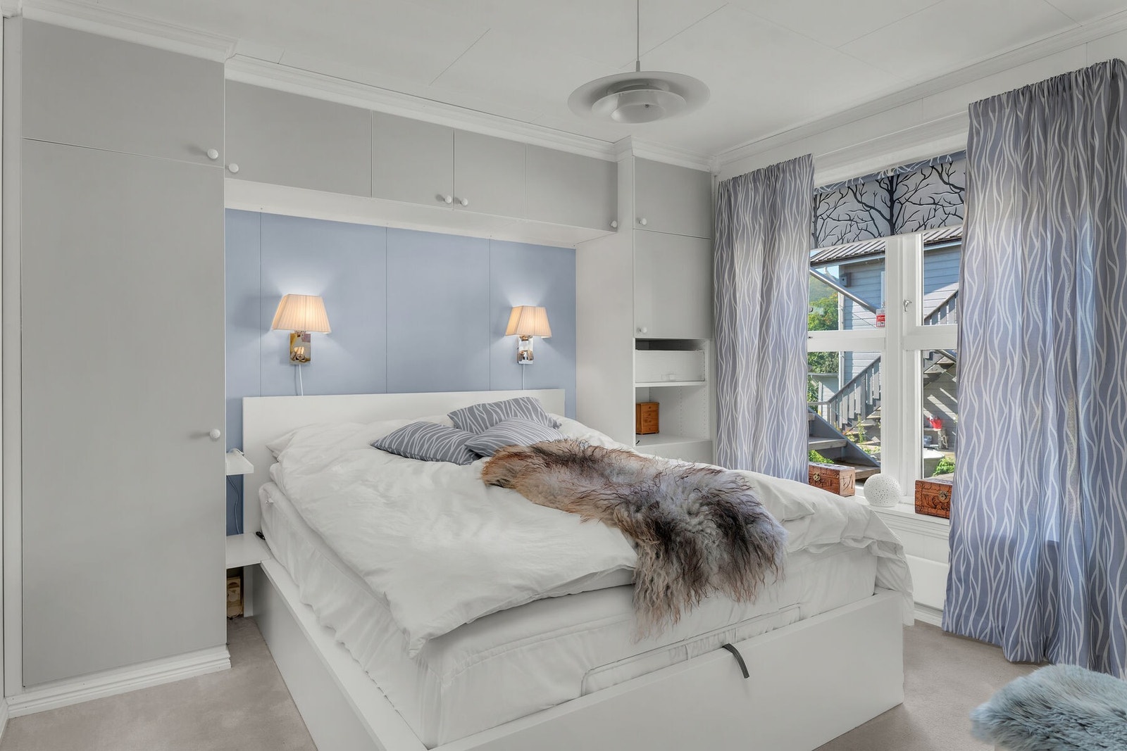 Soverom 4 har plassbygde skap med gode oppbevaringsmuligheter. Galleribilde