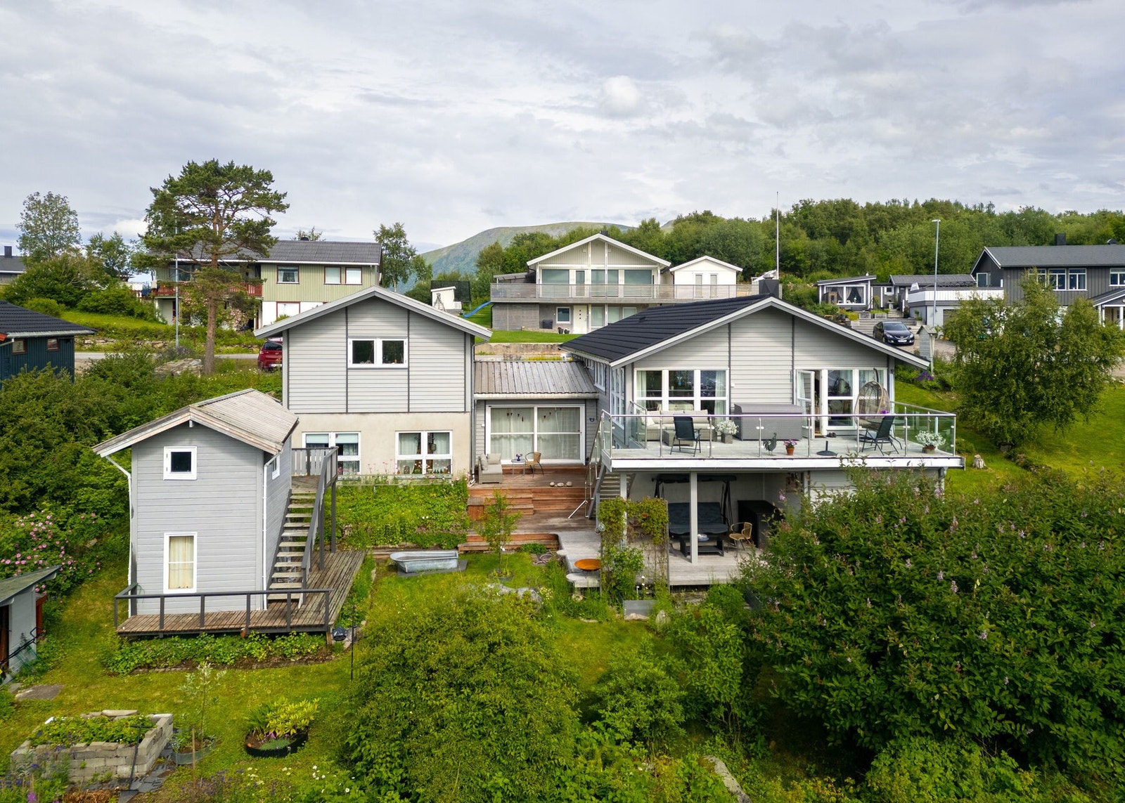 Velkommen til Ørneveien 15 - Stor og innholdsrik enebolig over to plan med hele 6 soverom - Perfekt for den store familien! Galleribilde
