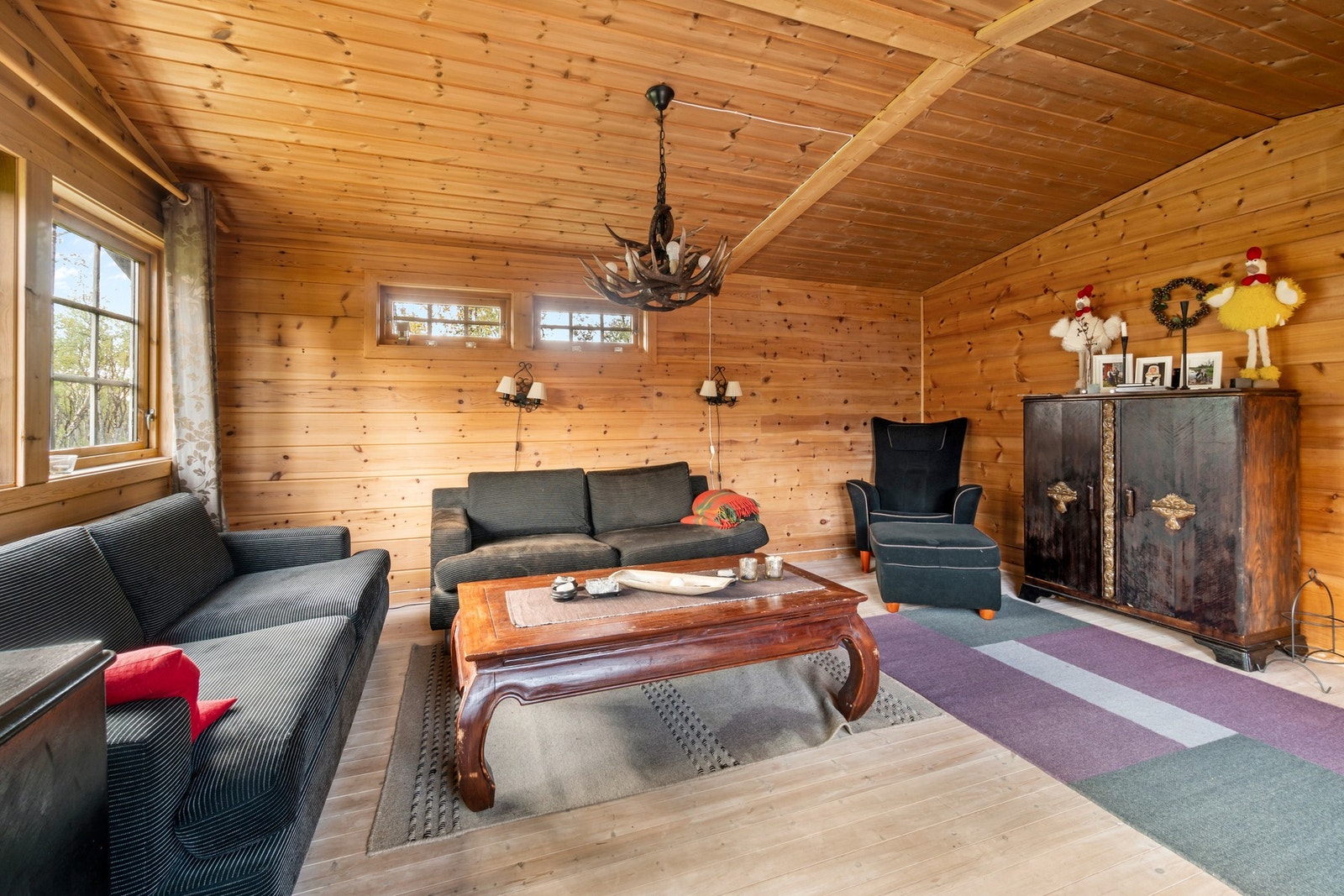 Hytta selges delvis møblert. Galleribilde