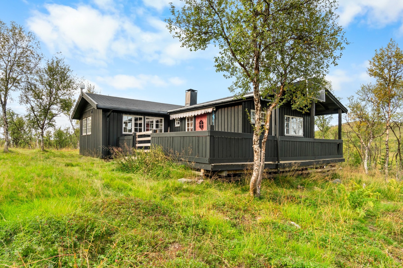 EiendomsMegler1 v/David Johnsen har gleden av å presentere denne flotte fritidsboligen i Vestre Jakobselv! Galleribilde