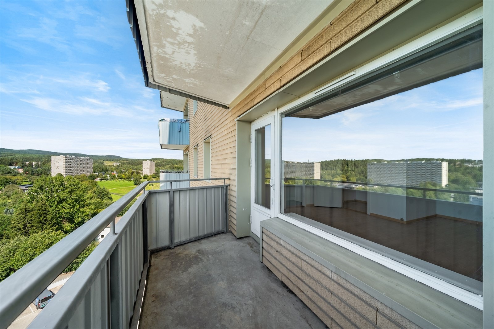 Balkong med utgang fra stue og flott utsikt Galleribilde