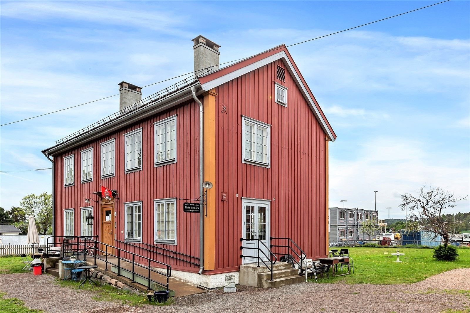 Sjarmerende bygning i nærheten av leiligheten med Kafe Galleribilde