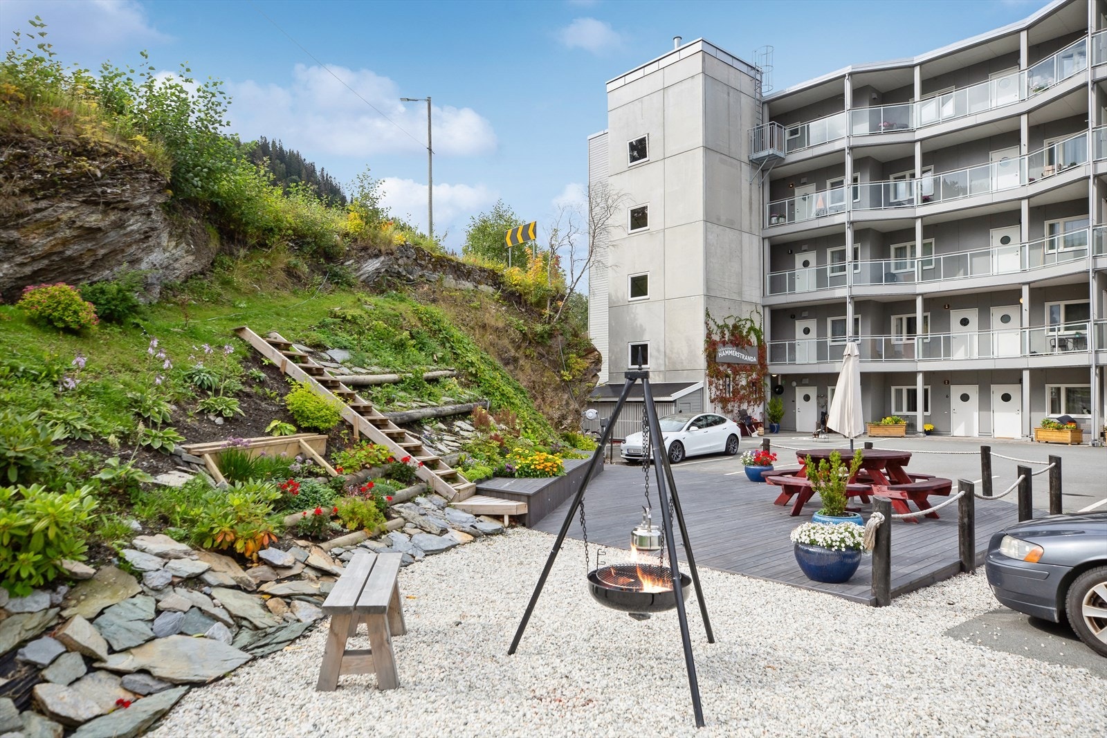 Det er kort vei til flere fine tur- og rekreasjonsområder, som strandpromenaden i Buvika. Galleribilde