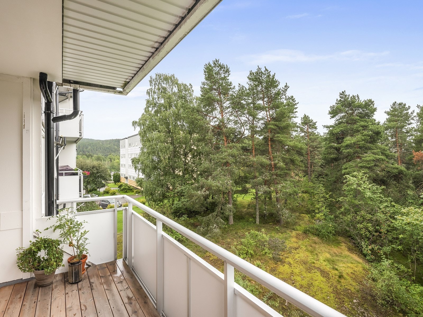 Sydvestvendt balkong på 8 m² med plass for utemøbler og grill. Galleribilde