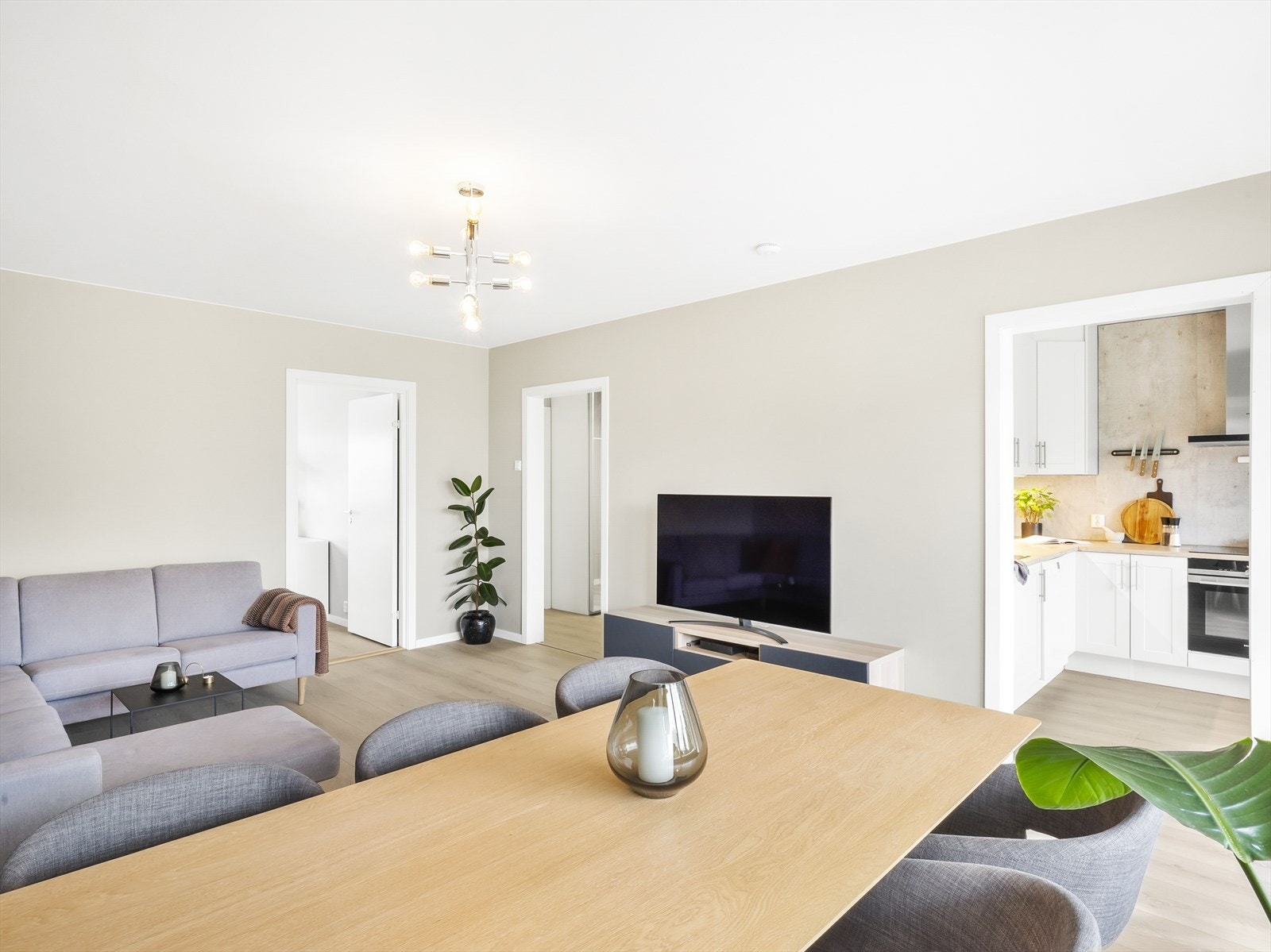 Leiligheten ble pusset opp i 2019-2020 og fremstår som moderne og innbydende. Galleribilde