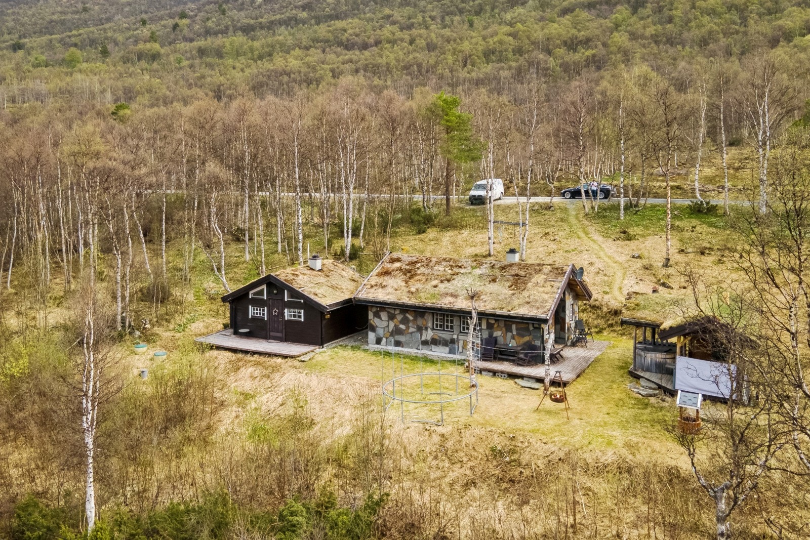 Hytten er kledd i flott skifer fra Oppdal og Otta. Galleribilde