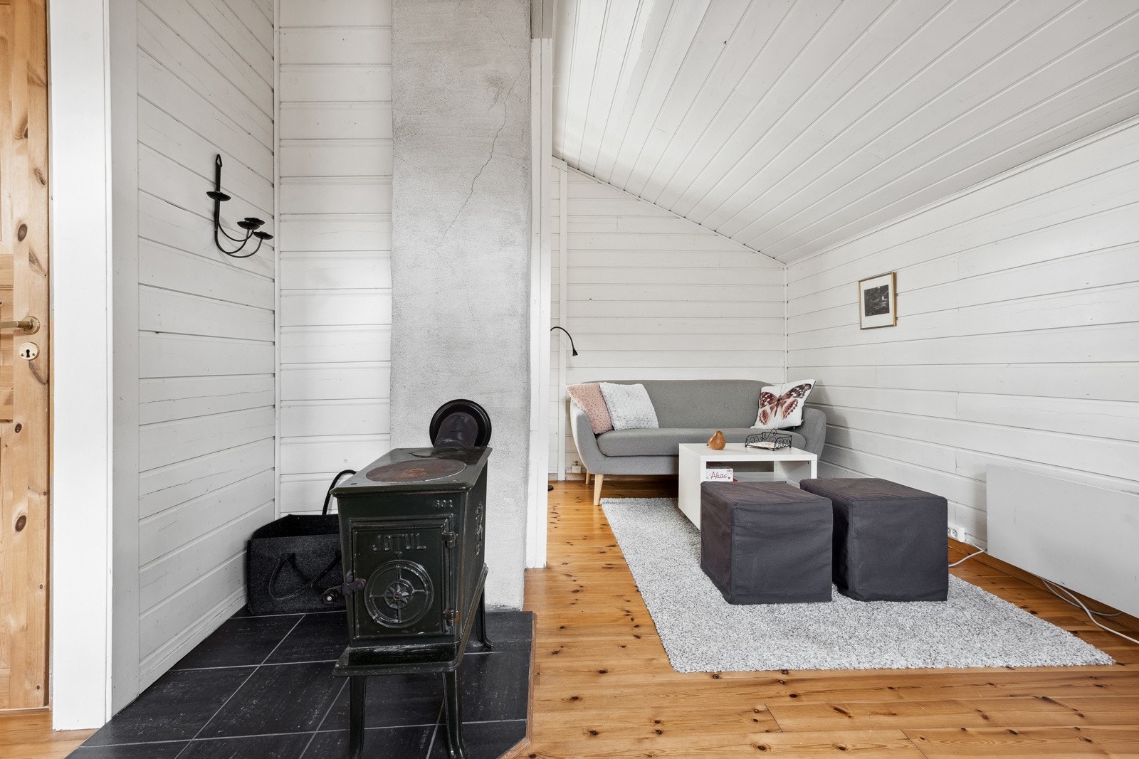 Her er det peis som gir en lun atmosfære året rundt. Galleribilde