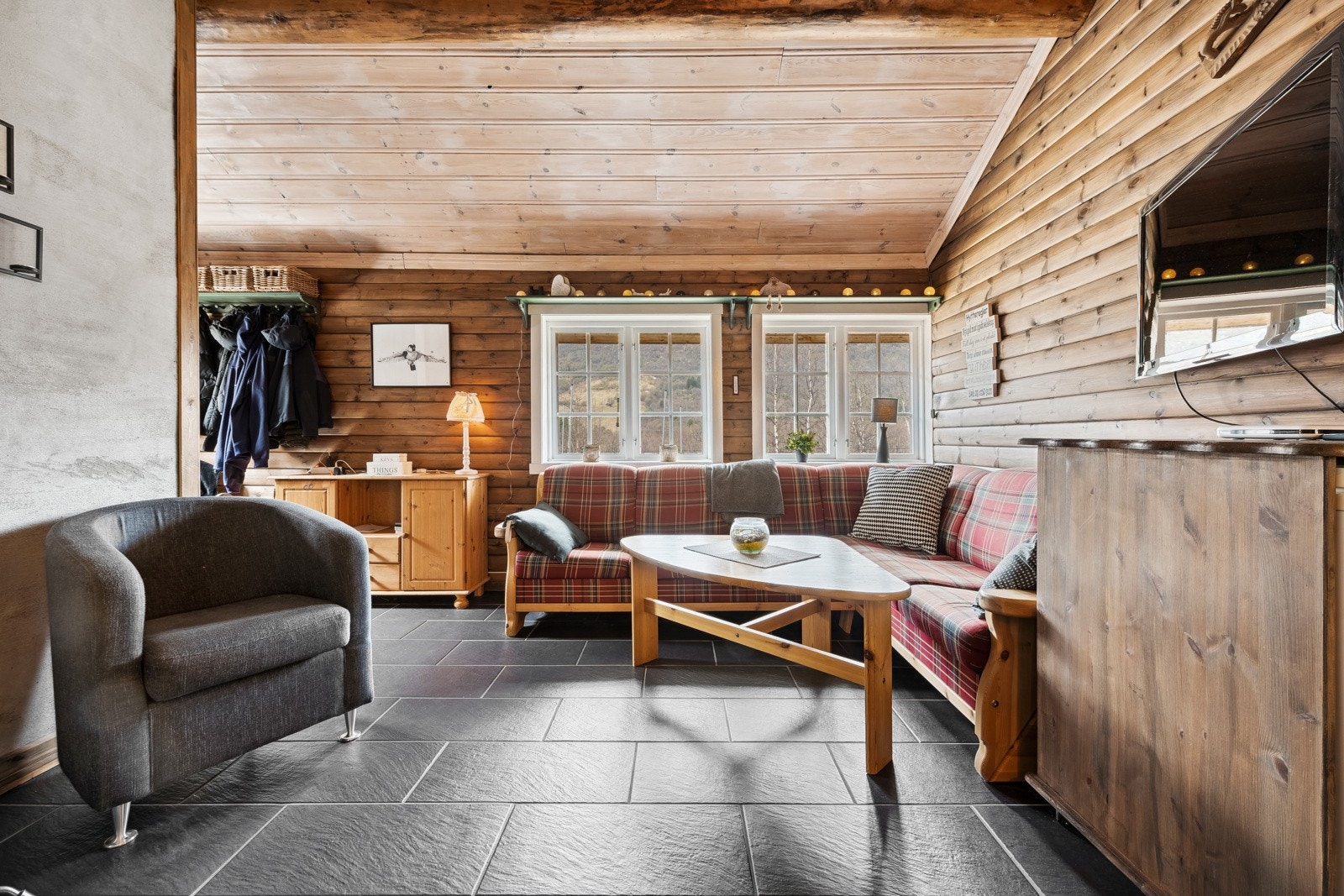 Fra gangen kommer du inn til stuen. Galleribilde