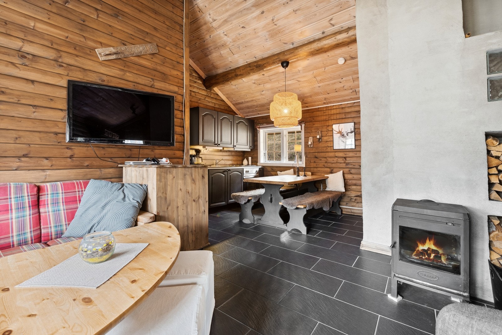 Flott planløsning med delvis åpen stue/kjøkken løsning. Galleribilde