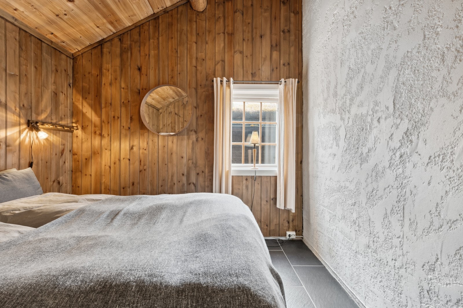 Hyttens hovedsoverom er på 8 kvm. Galleribilde