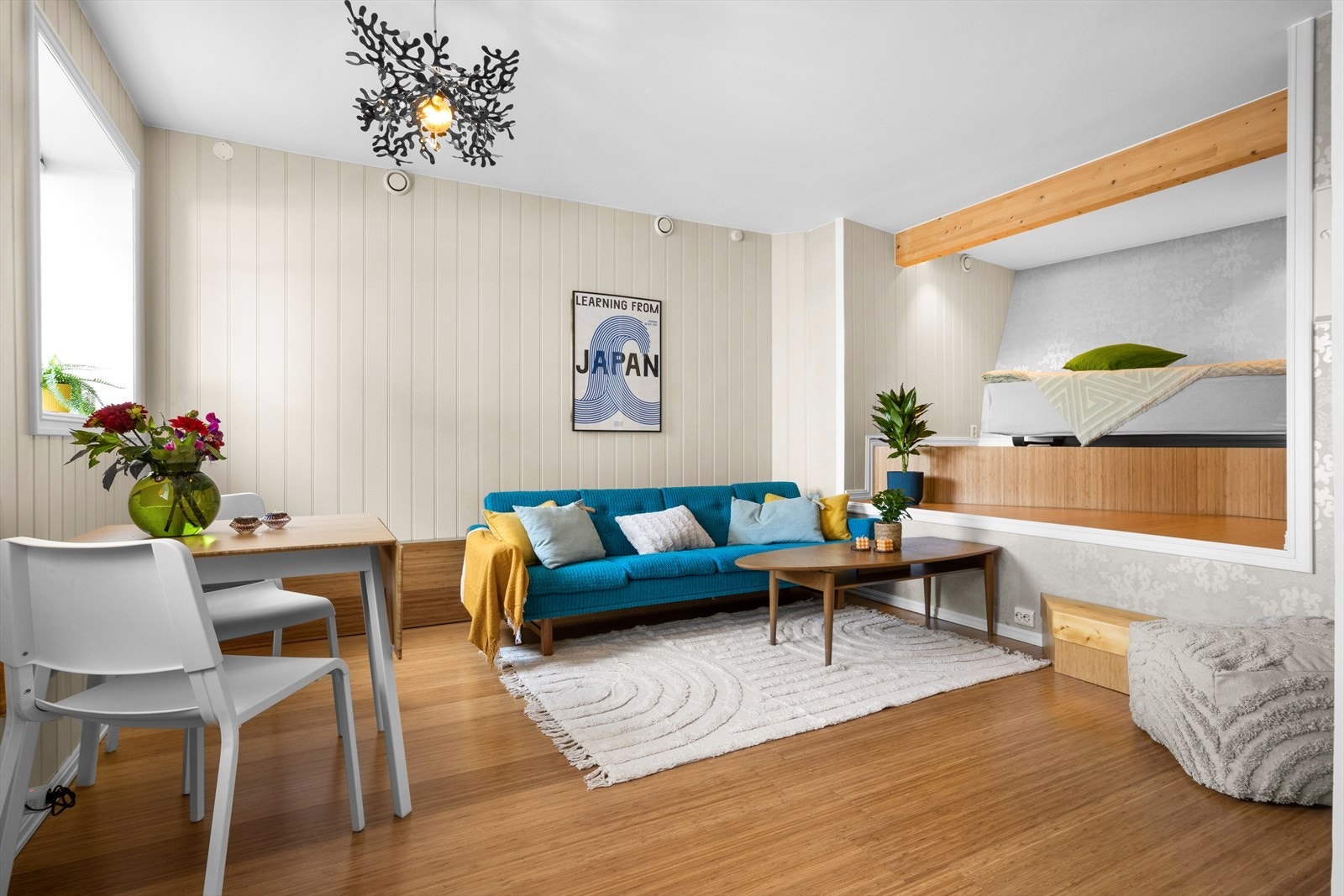 Takhøyden er ca 2.44 m. Galleribilde