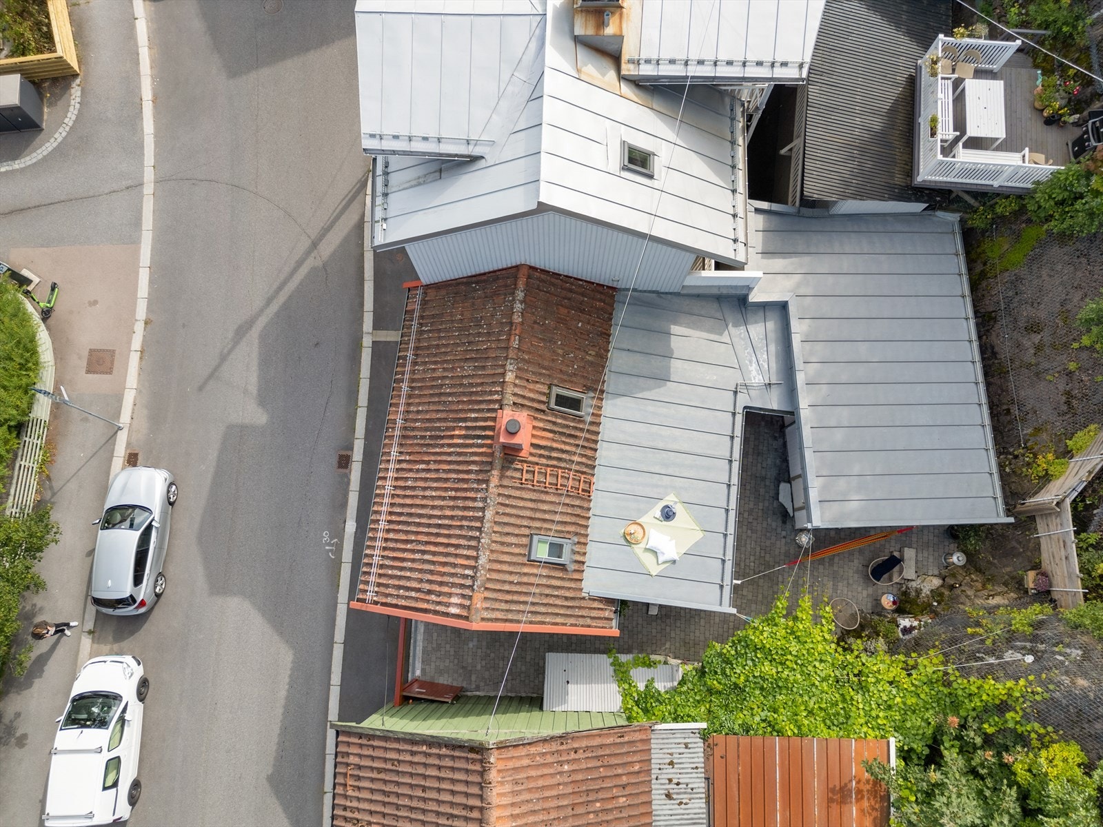 Et gammelt opprinnelig uthus er restaurert og koblet sammen med hovedhuset med et nytt tilbygg. Galleribilde