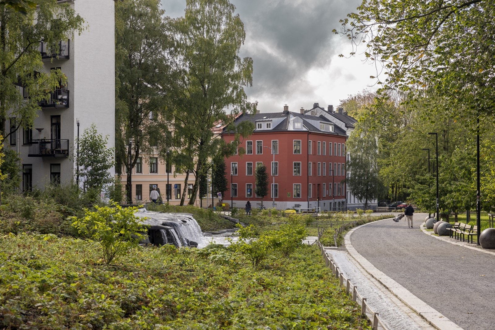 Området har gjennomgått betydelige oppgraderinger de siste årene og har blitt et av byens mest populære og trendy steder å bo. Galleribilde