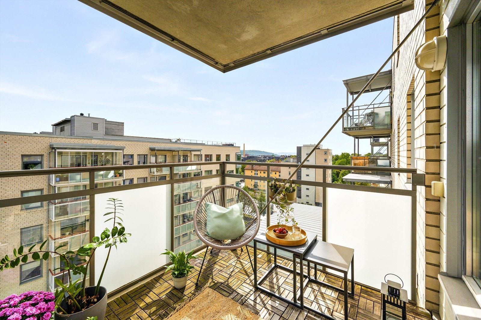 Her kan du fint innrede med en romslig og hyggelig sittegruppe der årets varme dager kan nytes. Galleribilde