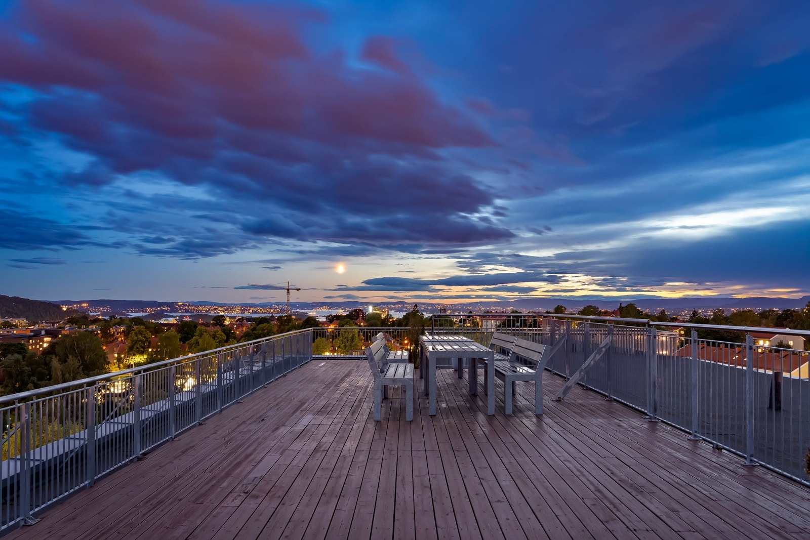 Stor, felles takterrasse hvor man kan nyte enda mer sol og utsikt over vår flotte by. Galleribilde
