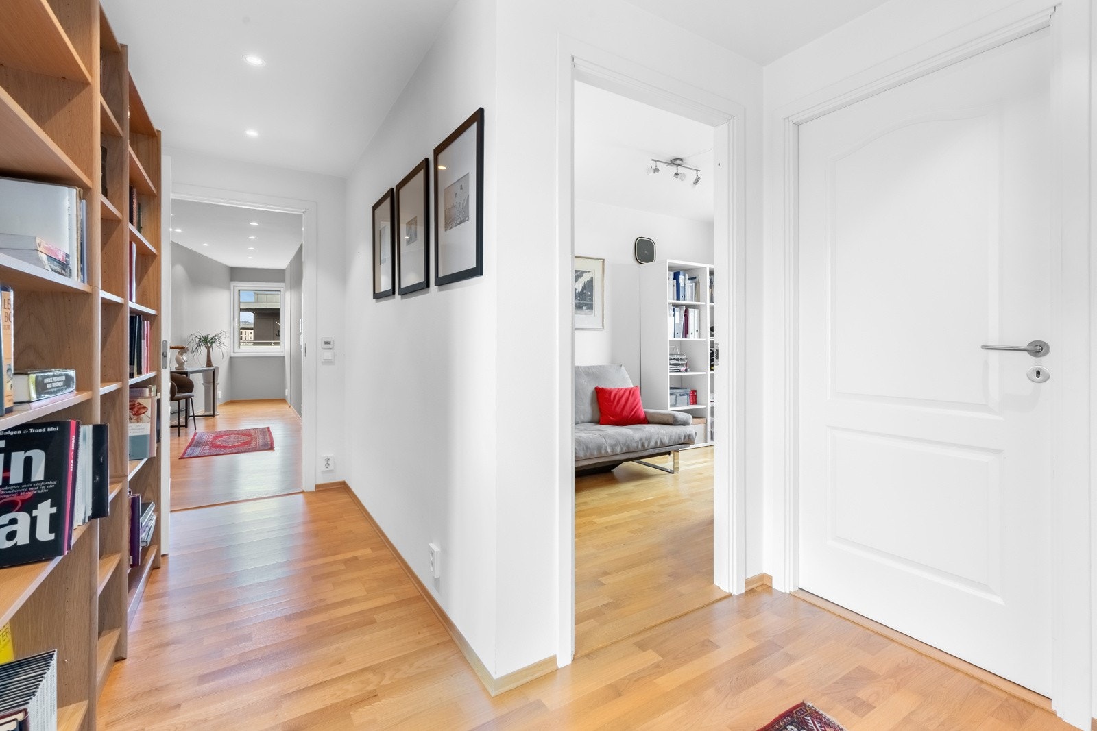 Mellomgang i soveromsfløyen. Galleribilde