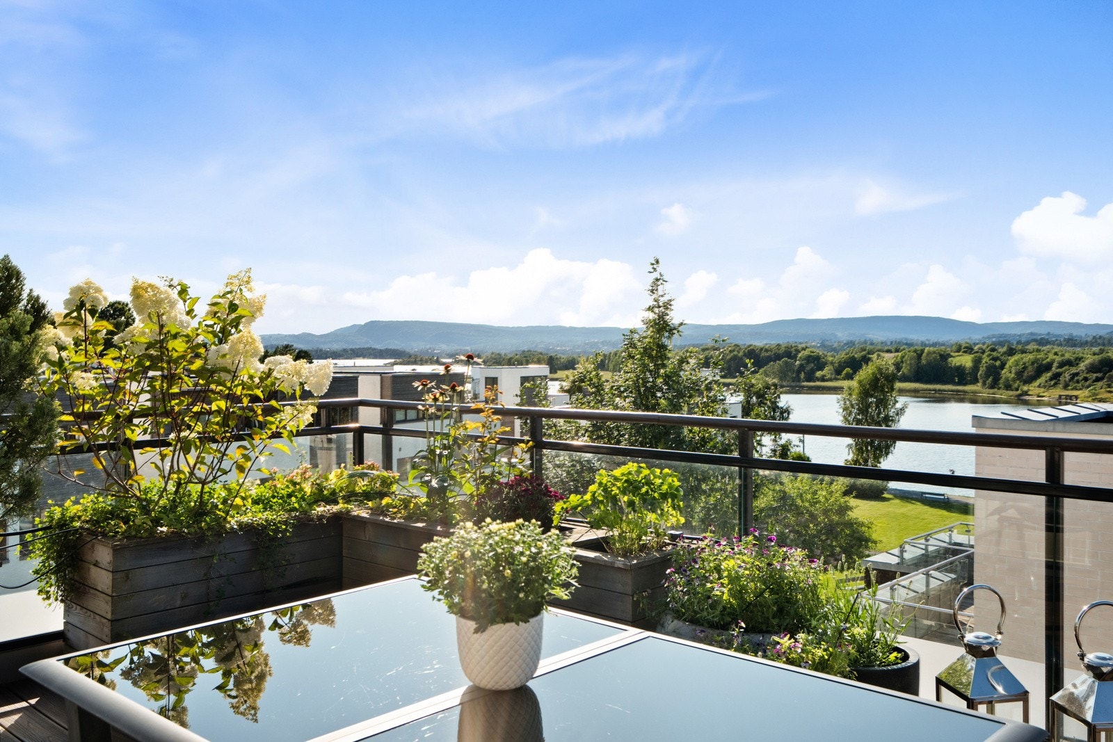 Privat vestvendt takterrasse på 50kvm. Galleribilde