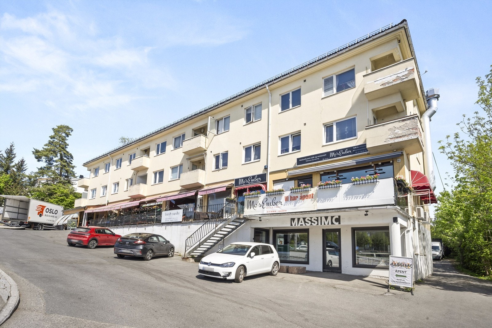 I nabolaget finner dere flere restauranter samt grønnsaksbutikk i første etasje Galleribilde