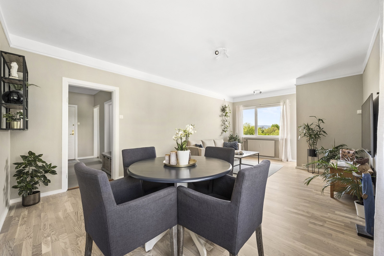 Leiligheten oppleves lys og hyggelig Galleribilde