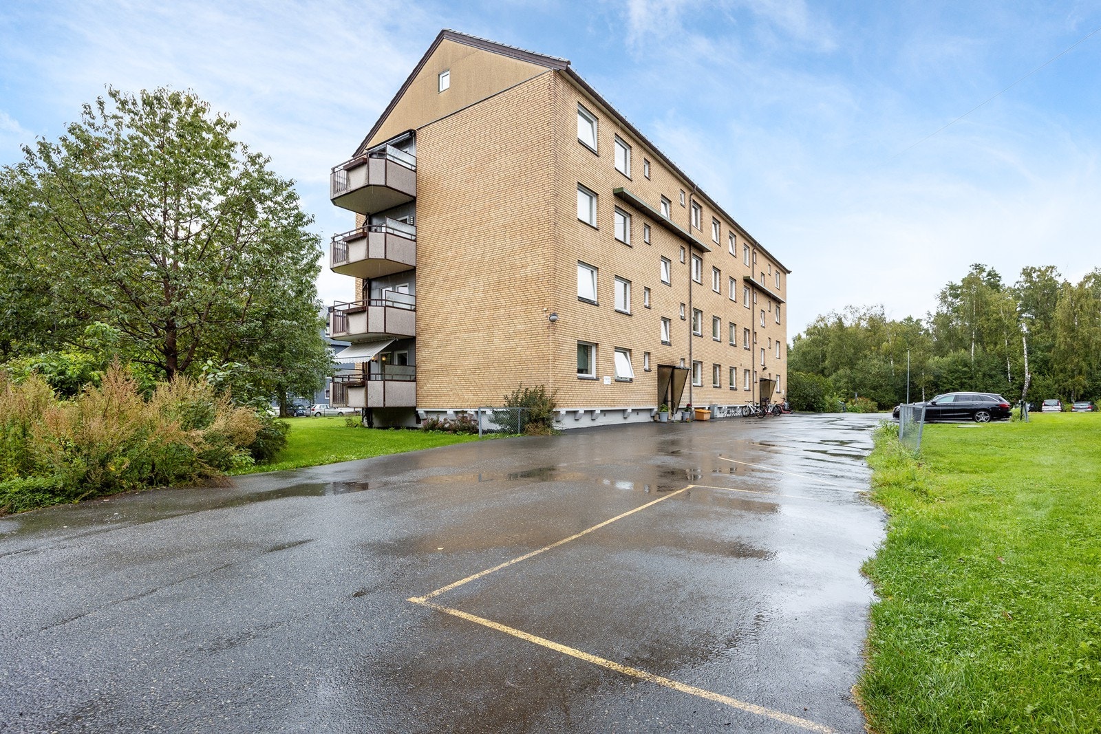 En pen og arealeffektiv 1-roms med eget kjøkken og sentral beliggenhet.
Et flott førstegangskjøp! Galleribilde