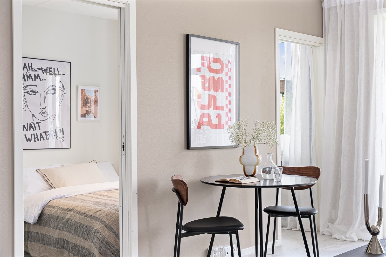 Fra stuen er det to skyvedører inn til "Laila-soverom". Galleribilde