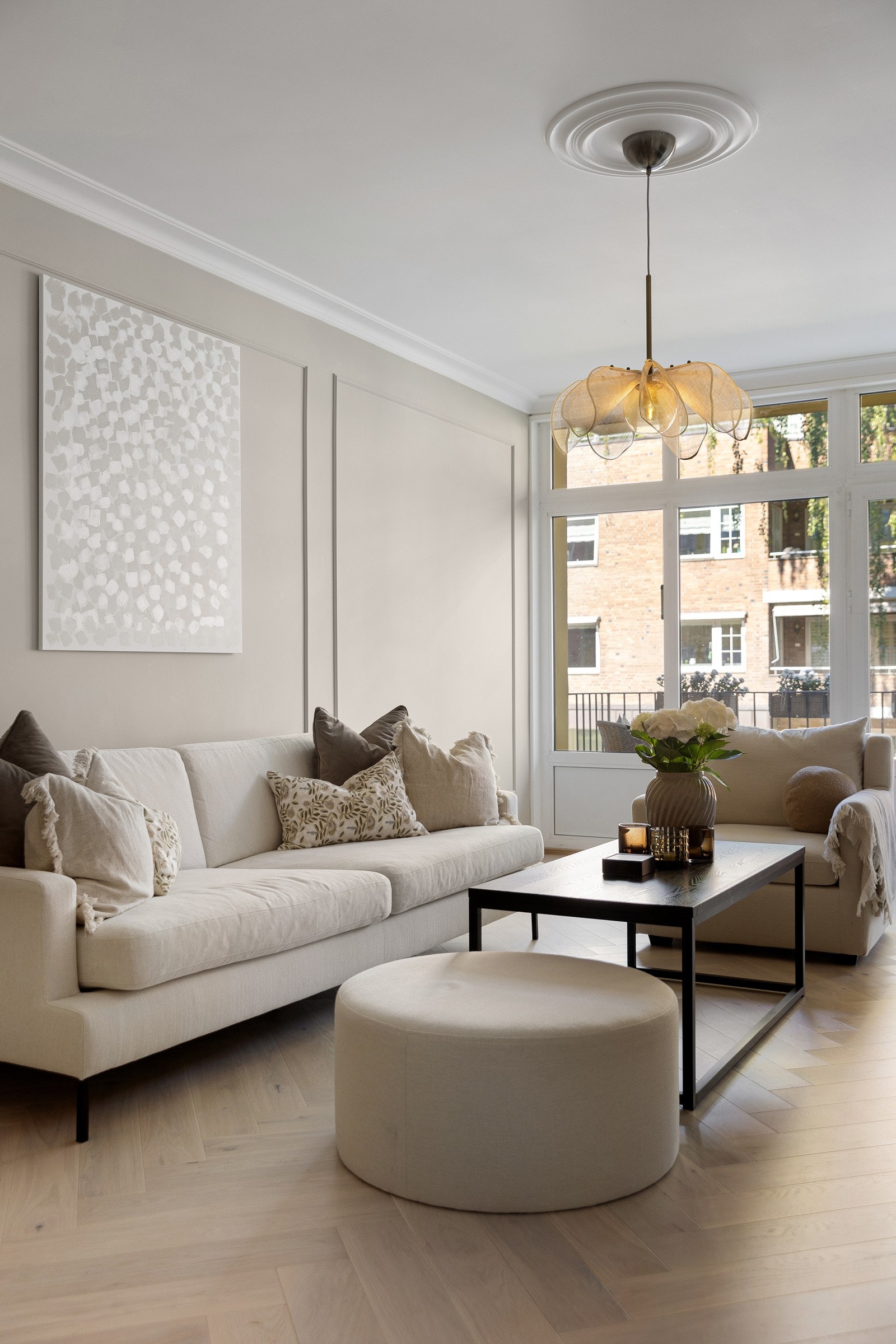 Lekker fiskebensparkett går igjen i alle rom. Galleribilde