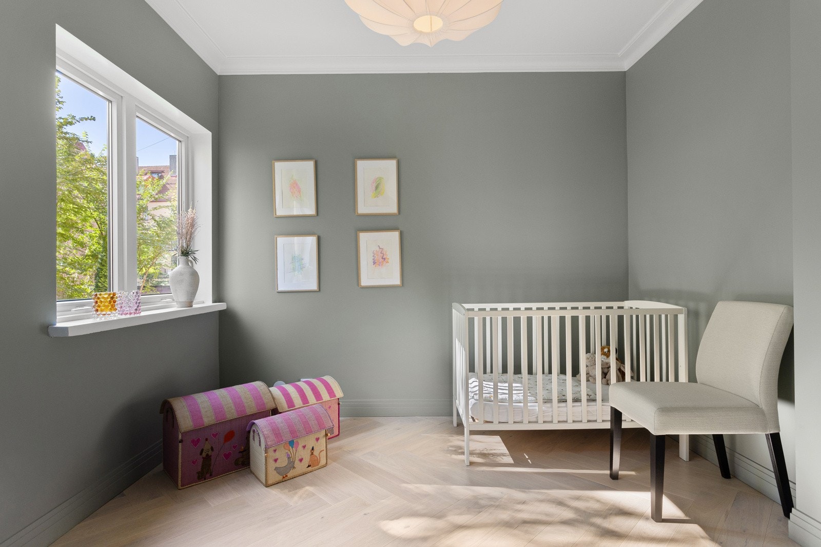 Soverommet vender inn mot rolig bakhage. Galleribilde