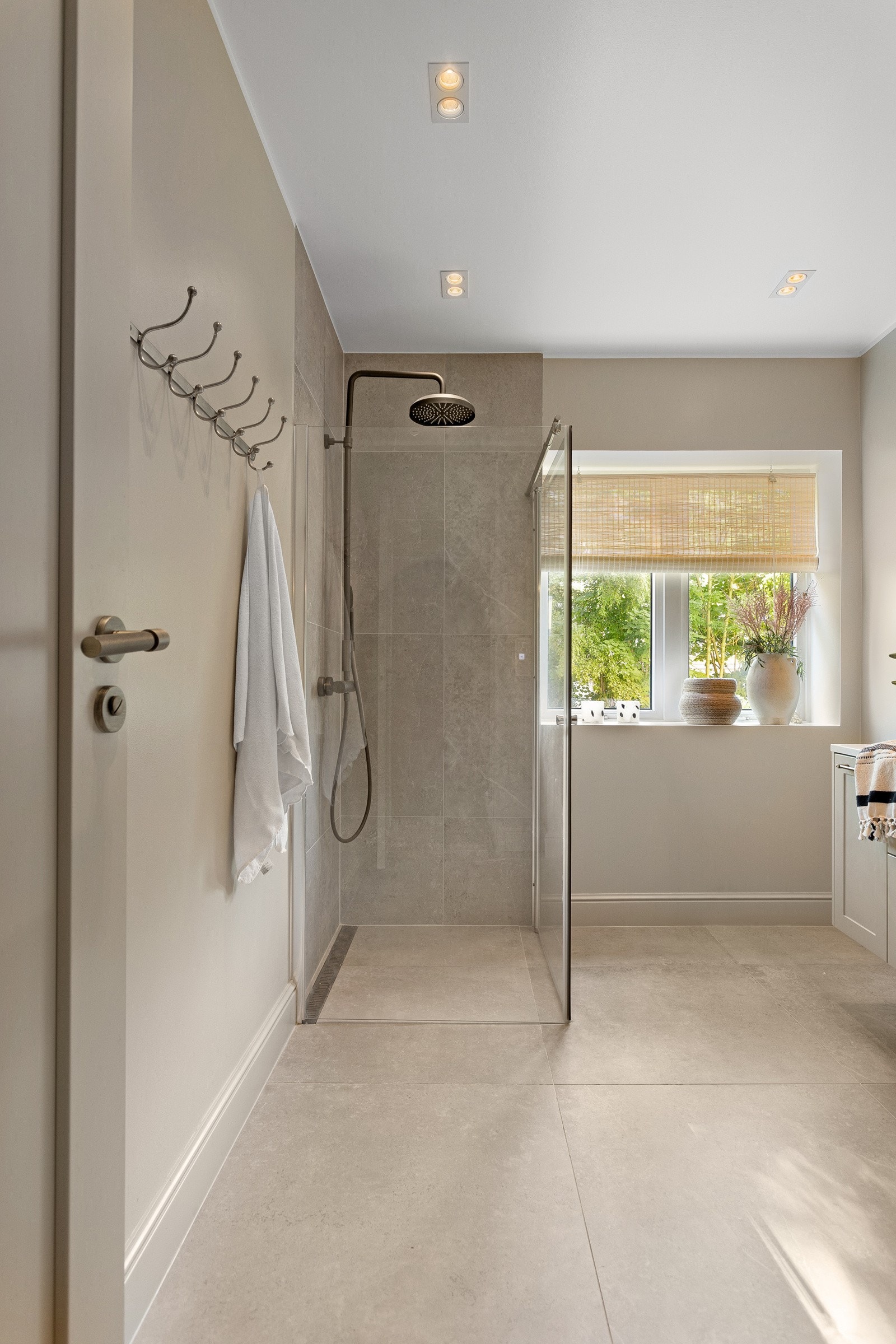 Vinduet sørger for naturlig lysinnslipp og god utluftning. Galleribilde