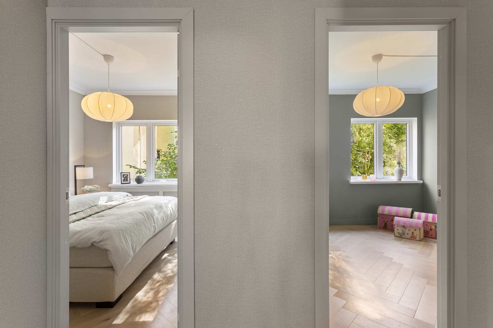 De to soverommene ligger praktisk til vegg-i-vegg for hverandre. Galleribilde