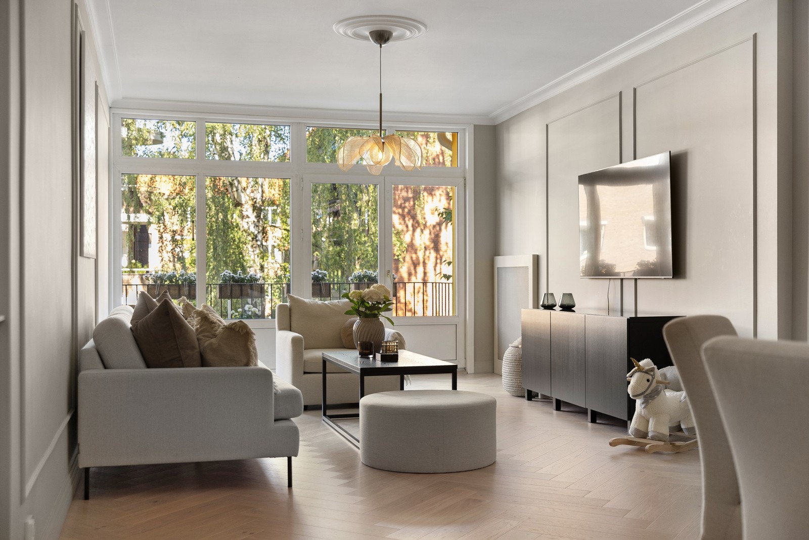 Vi har for salg en delikat 3(4)-roms med stille beliggenhet i enveiskjørt gate rett ved Vestkanttorget og Frognerparken! Galleribilde