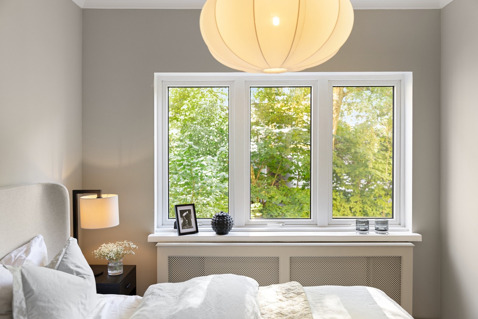 Soverommet har inngang fra entreen og vender inn mot rolig bakhage. Galleribilde