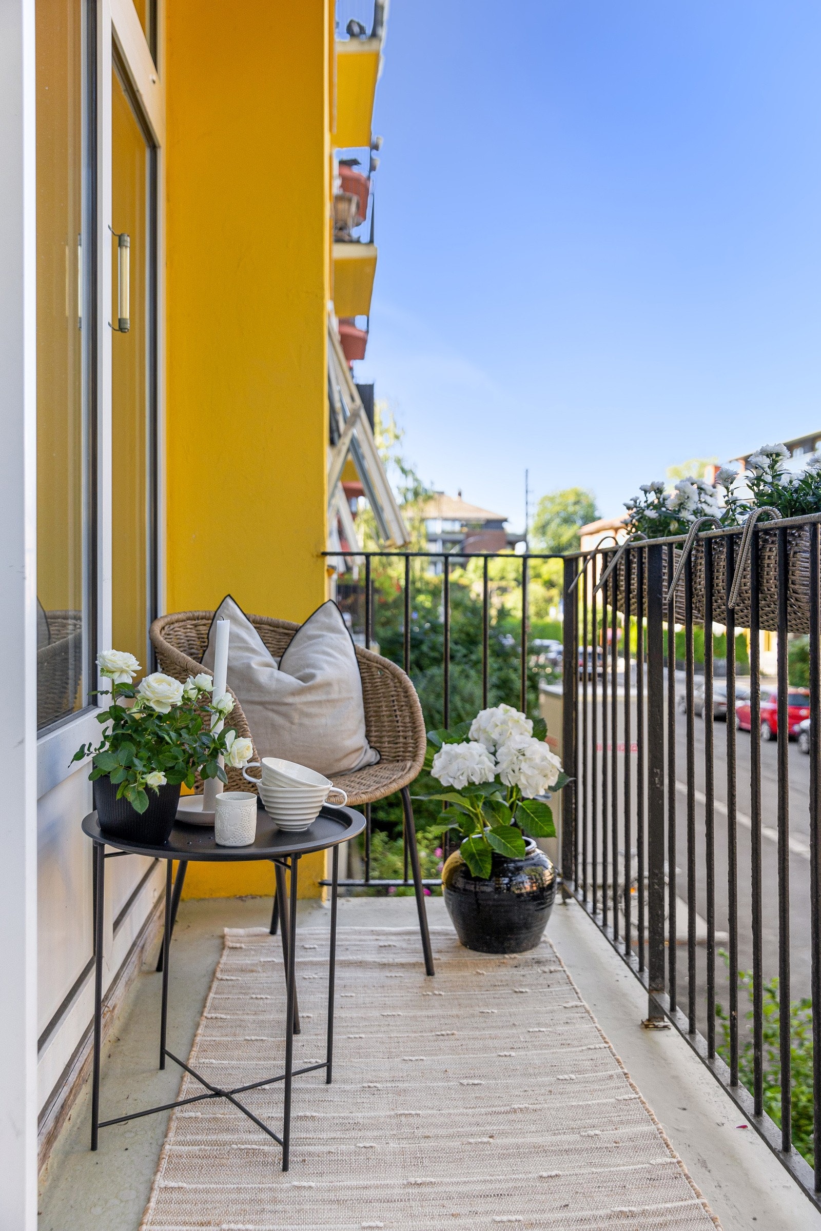 På balkongen er det plass til en sittegruppe. Galleribilde