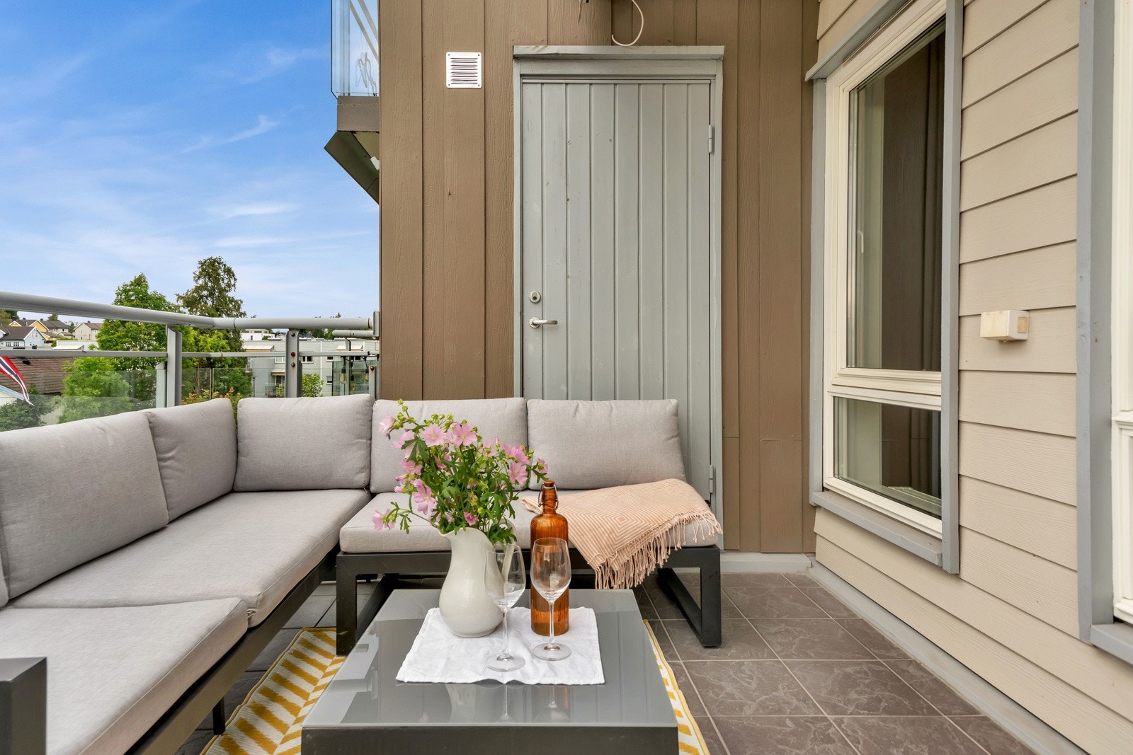 Det er tilgang på egen utebod fra balkong. Galleribilde