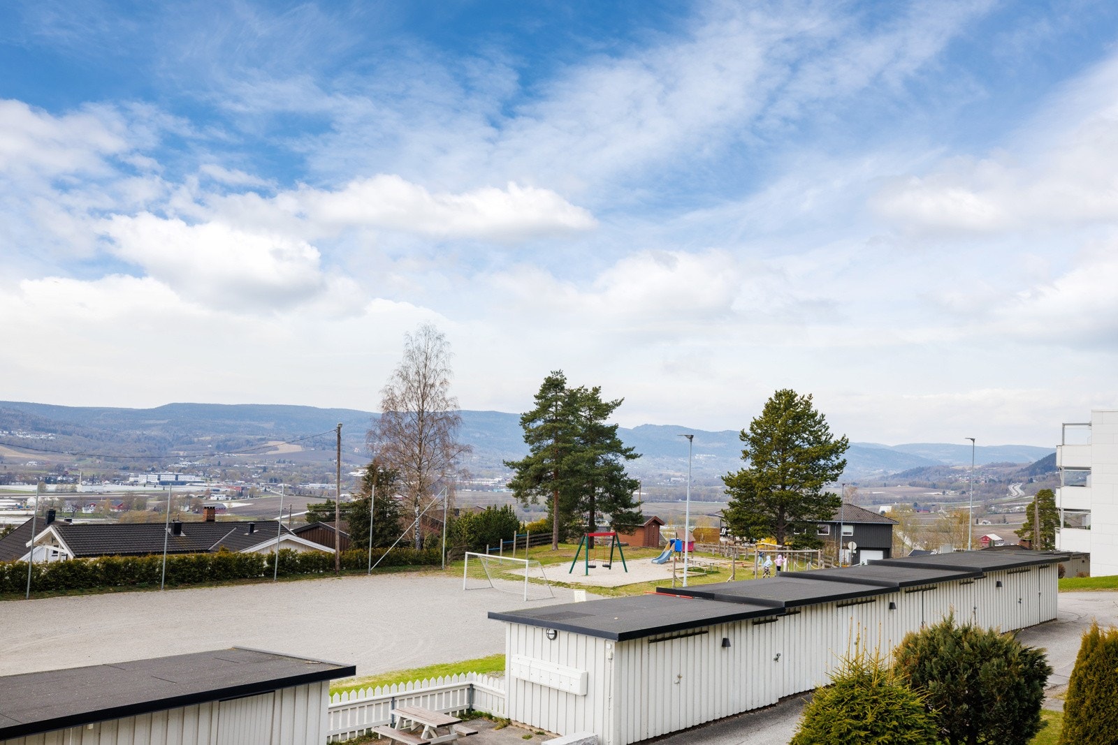 Fra leiligheten er det utsikt mot Drammensfjorden og Lierdalen. Galleribilde