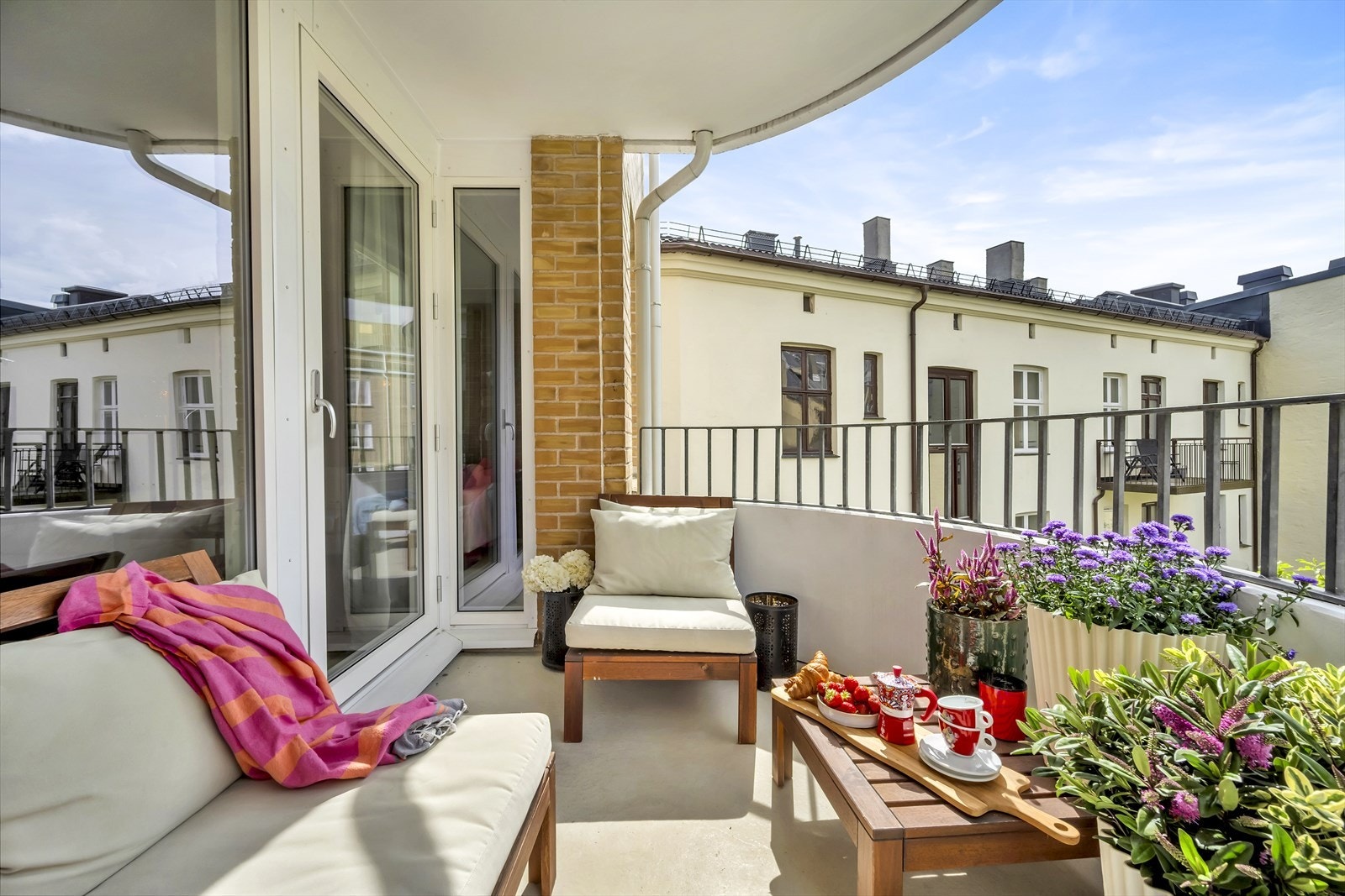 På balkongen er det plass til utemøblement og beplanting Galleribilde