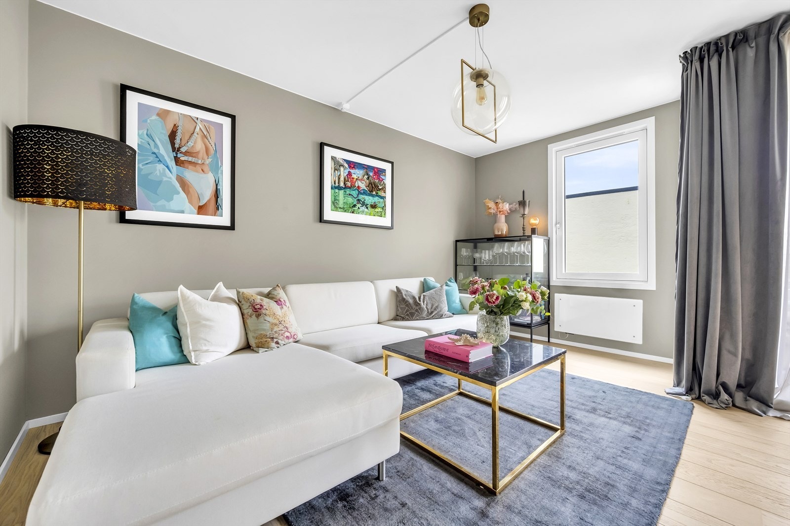 Planløsningen i rommet oppleves naturlig, og kan enkelt innredes på flere ulike måter Galleribilde