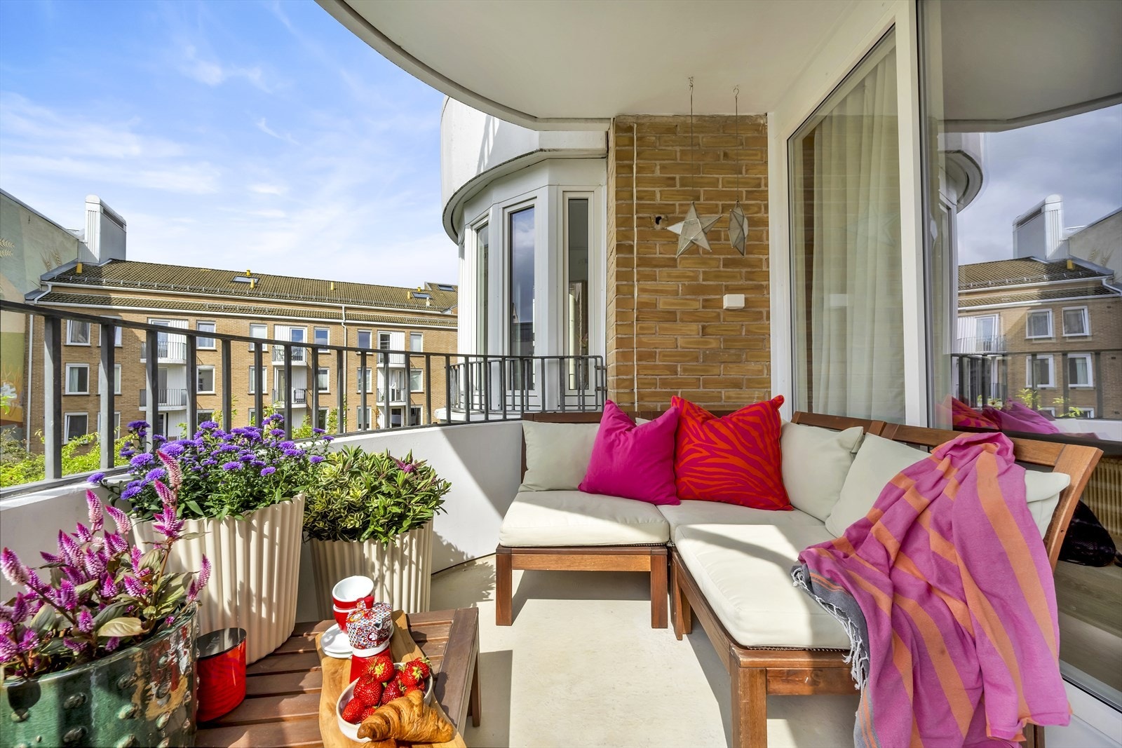 Fra stuen er det utgang til en sydvestvendt balkong på 5 kvm. Galleribilde