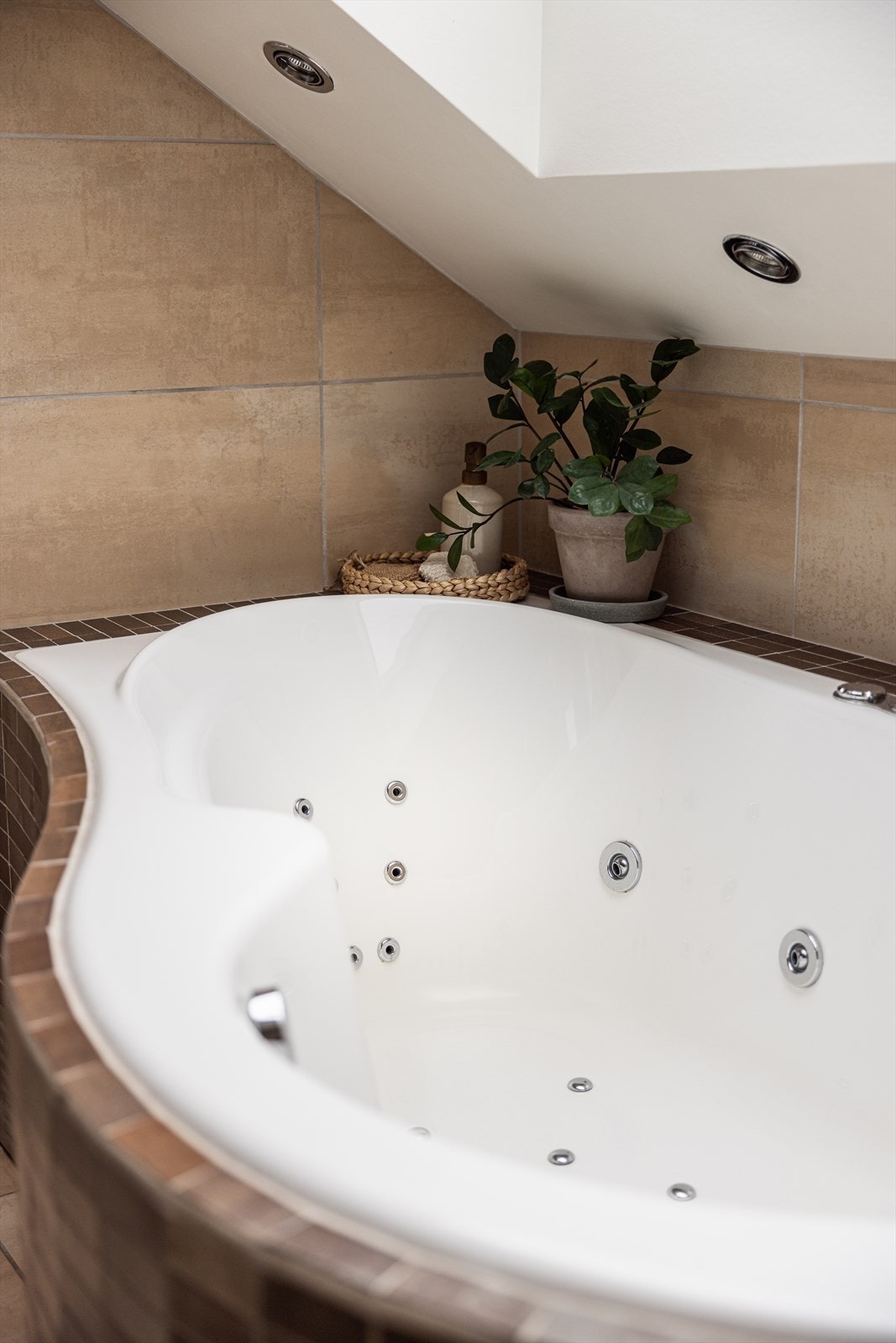 Her kan du trekke deg tilbake etter en lang dag og ta et deilig og varmt bad. Galleribilde