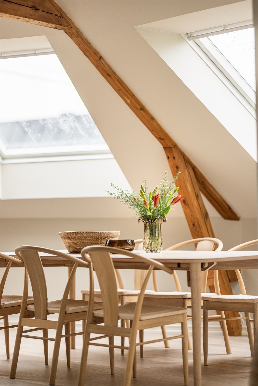 Takvinduer skal skiftes i høst med oppstart i august/september. Kostnad til dette gjennomføres med kapitalinnkalling. Denne seksjonen har allerede betalt sin andel som utgjorde kr 131 215,-. Galleribilde